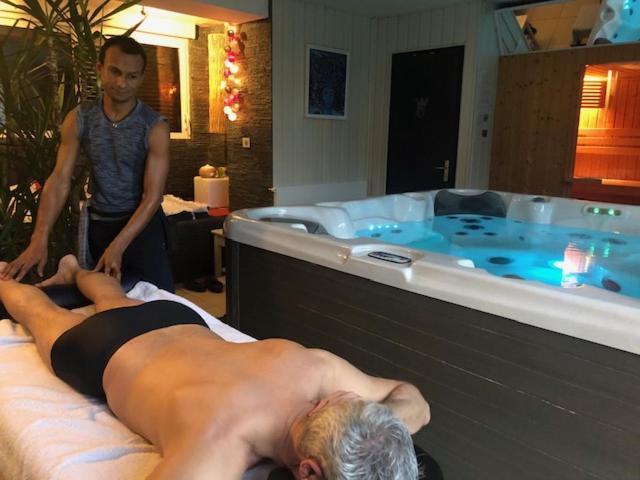 Gite Piscine Jacuzzi Privatises Clos Valentin Freulleville Bagian luar foto